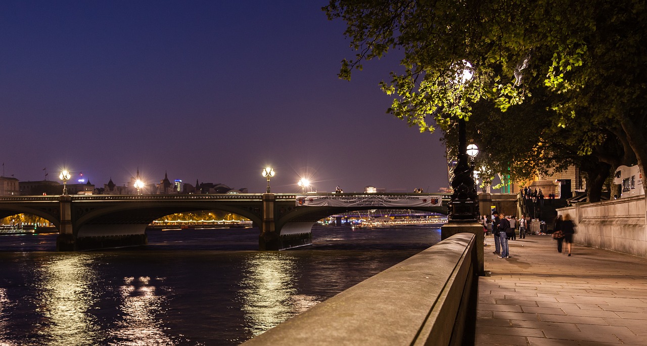Tiltas, Londonas, Westminster, Nakties Metu, Upė, Thames, Žmonės, Vaikščioti, Miestas, Anglija