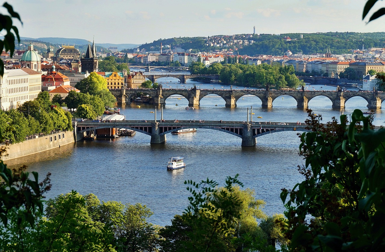 Tiltai,  Praha,  Čekija,  Pavasaris,  Popietę,  Turizmas,  Europa,  Miestovaizdis,  Upė,  Vltava