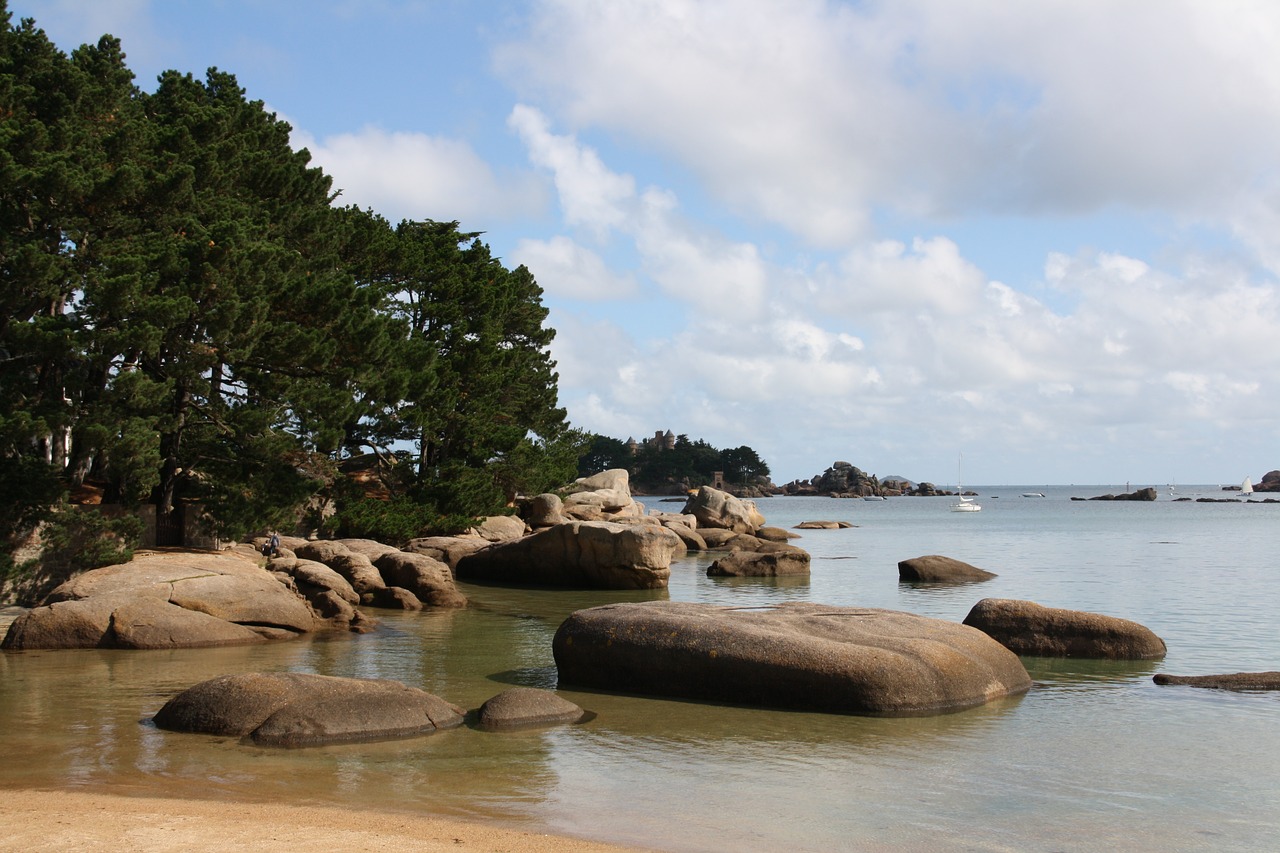 Brittany,  Šviesiai Rausvo Granito Pakrantė,  Pusė Šarvuotės,  Trégastel,  Perros-Guirec,  Kraštovaizdis,  Papludimys,  Prancūzija,  Presquile Renote,  Švyturys Iš Ploumanach