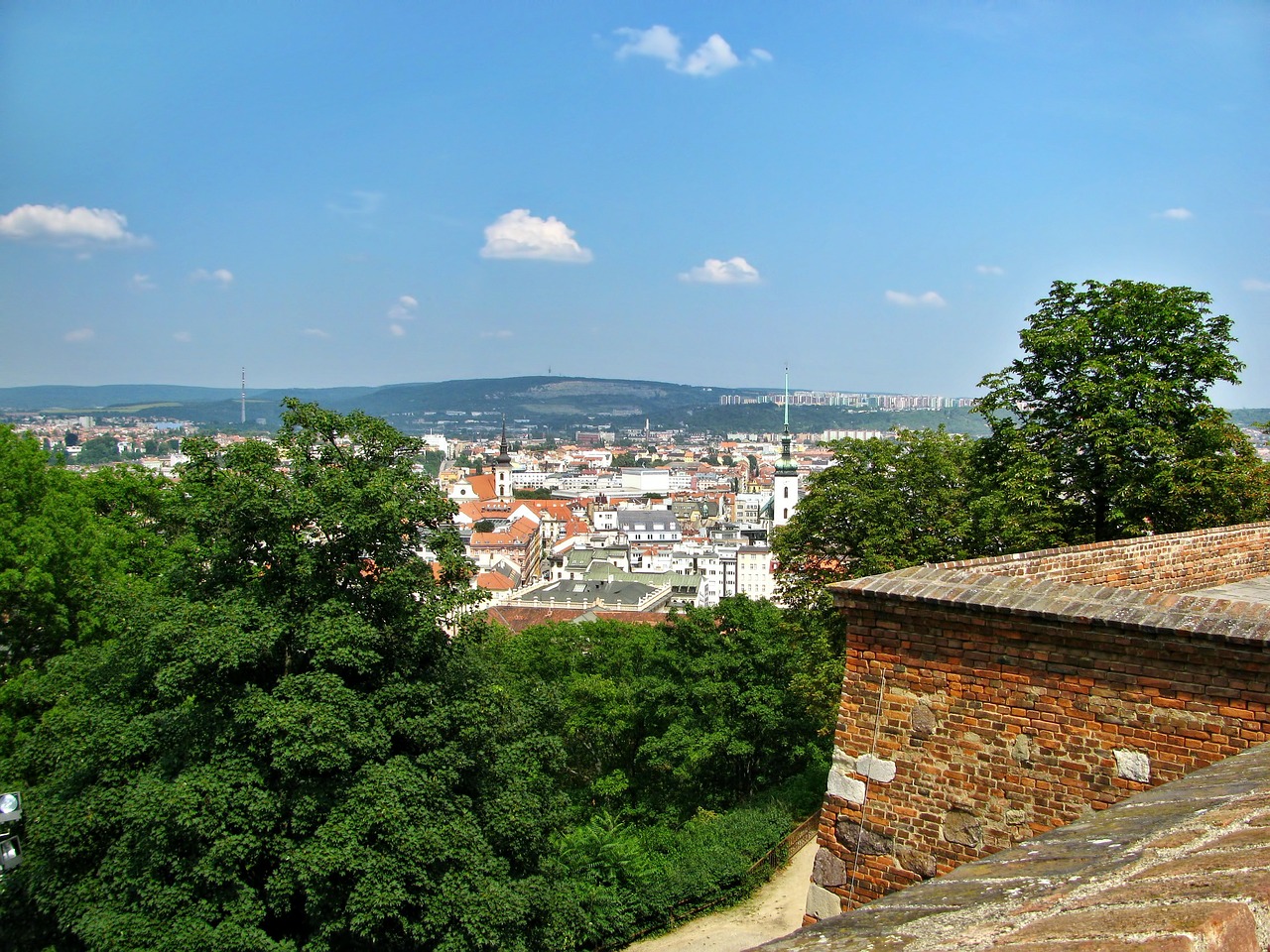 Brno, Tvirtovė, Pilis, Pilies Siena, Plytos, Turistų Atrakcijos, Viduramžiai, Miesto Panorama, Spalvos, Nemokamos Nuotraukos
