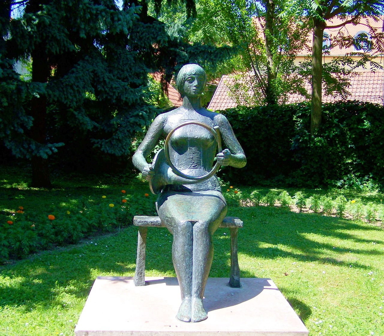 Bronzos Statula, Moteriškas Instrumentas, Siklós, Nemokamos Nuotraukos,  Nemokama Licenzija