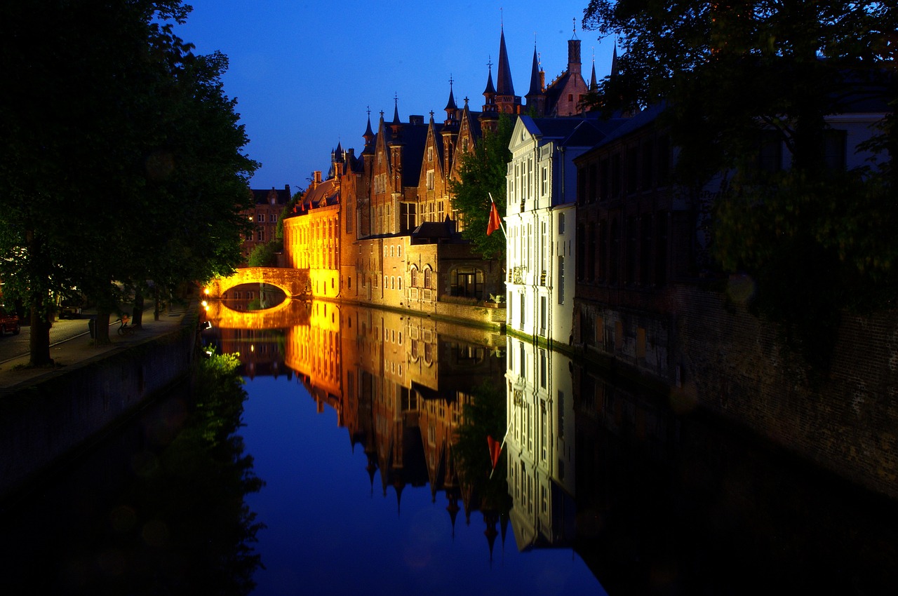 Bruges, Naktis, Veidrodis, Vanduo, Atspindys, Abendstimmung, Žibintai, Vandens Atspindys, Naktinė Nuotrauka, Apmąstymai