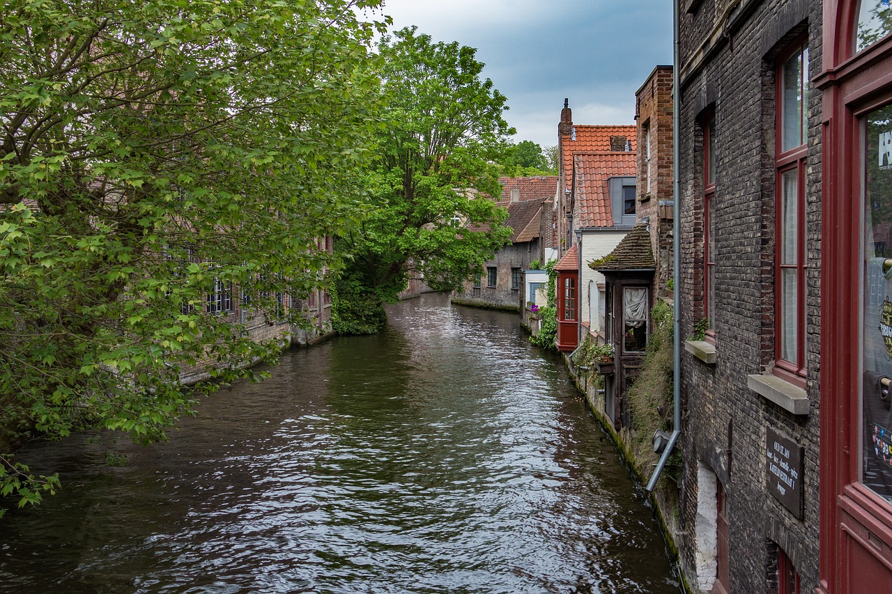 Bruges, Belgija, Istoriškai, Romantiškas, Lankytinos Vietos, Kanalas, Senamiestis, Kanalai, Fasadas, Veidrodis