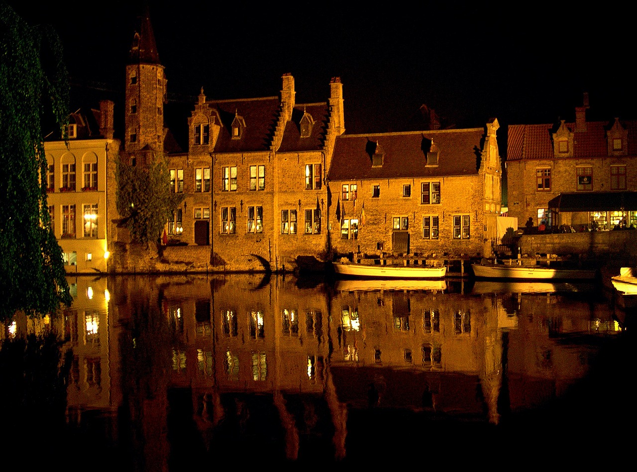 Bruges, Belgija, Senamiestis, Veidrodis, Naktis, Atspindys, Viduramžių Miestas, Tamsi, Žibintai, Nemokamos Nuotraukos
