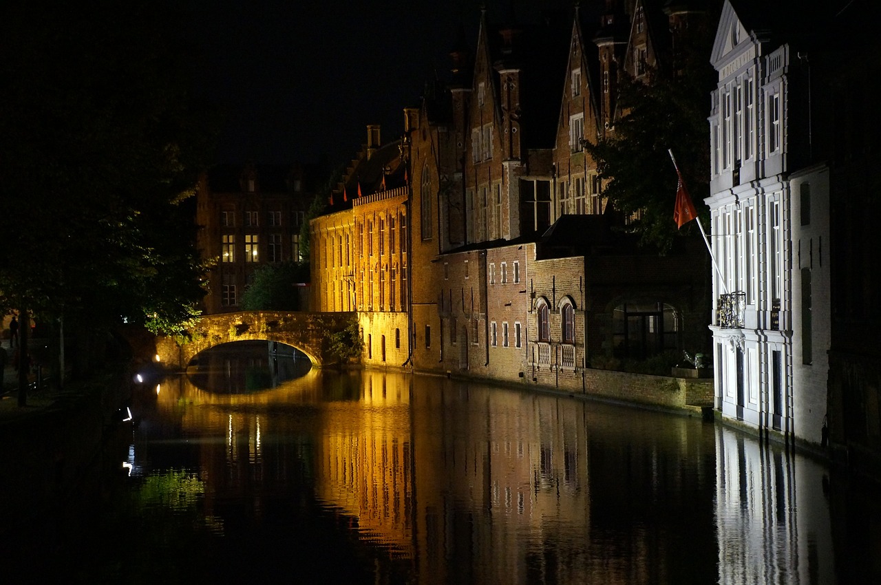 Bruges, Naktis, Vanduo, Apšvietimas, Miestas, Nuotaika, Šviesa, Kanalas, Atspindys, Belgija