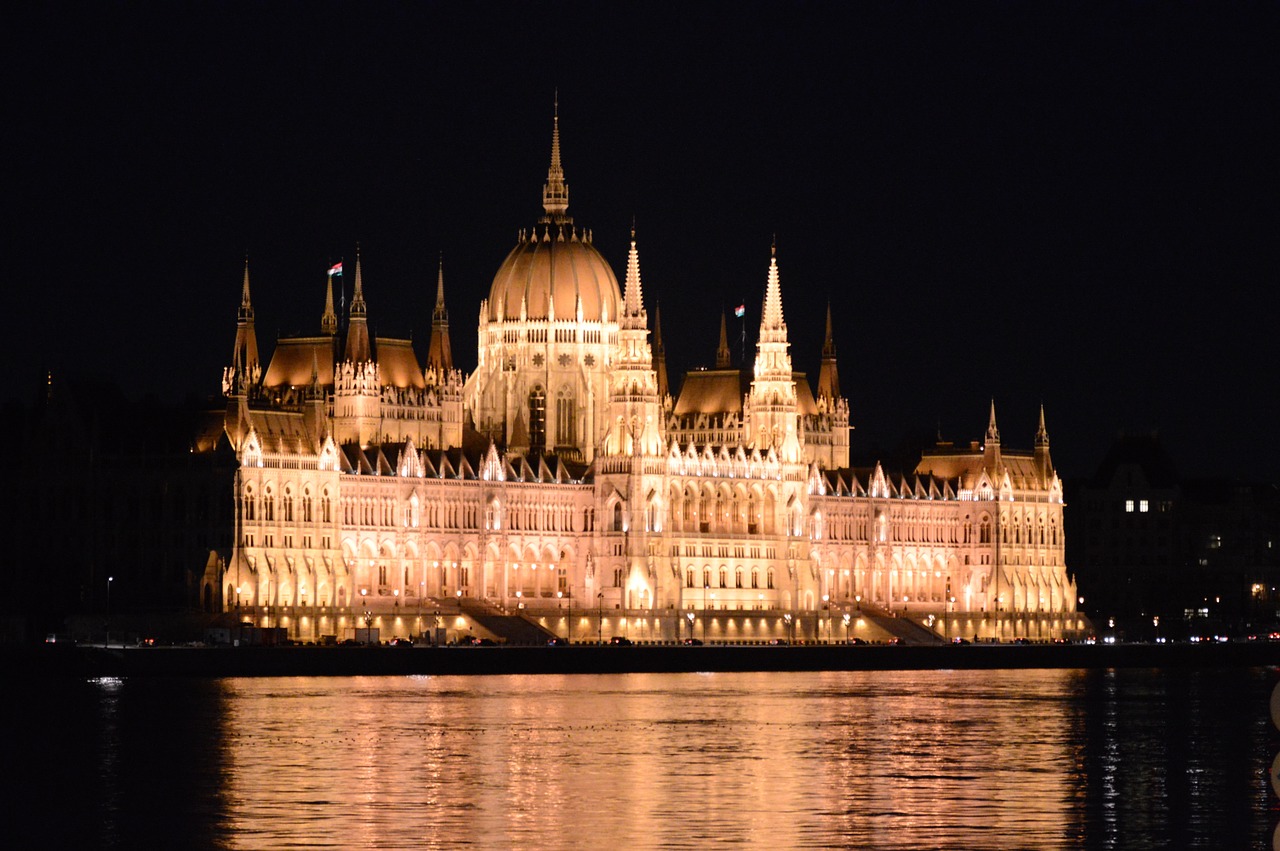 Budapest, Parlamentas, Vengrija, Vengrijos Parlamento Pastatas, Kapitalas, Vakare, Naktį, Peizažas, Architektūra, Nemokamos Nuotraukos