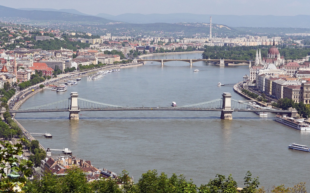 Budapest, Danube, Apžvalga, Grandinės Tiltas, Margaret Tiltas, Parlamentas, Vaizdas Iš Gelerto Kalno, Danubės Slėnis, Danube Banko, Investuotojai