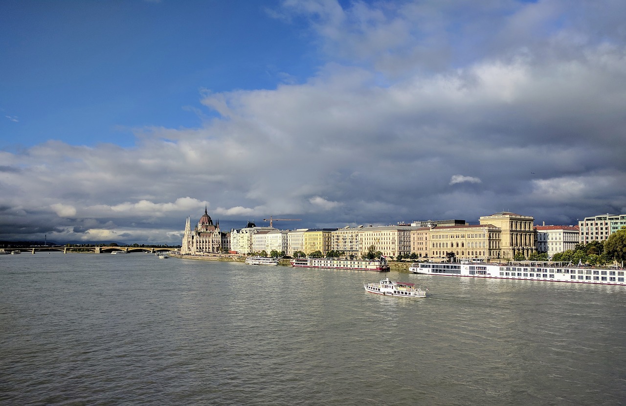 Budapest, Danube, Laivas, Miesto Panorama, Vanduo, Panorama, Kelionė, Nemokamos Nuotraukos,  Nemokama Licenzija