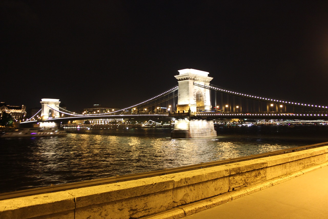 Budapest, Tiltas, Vengrija, Pastatas, Architektūra, Naktį, Upė, Miestas, Žibintai, Nemokamos Nuotraukos