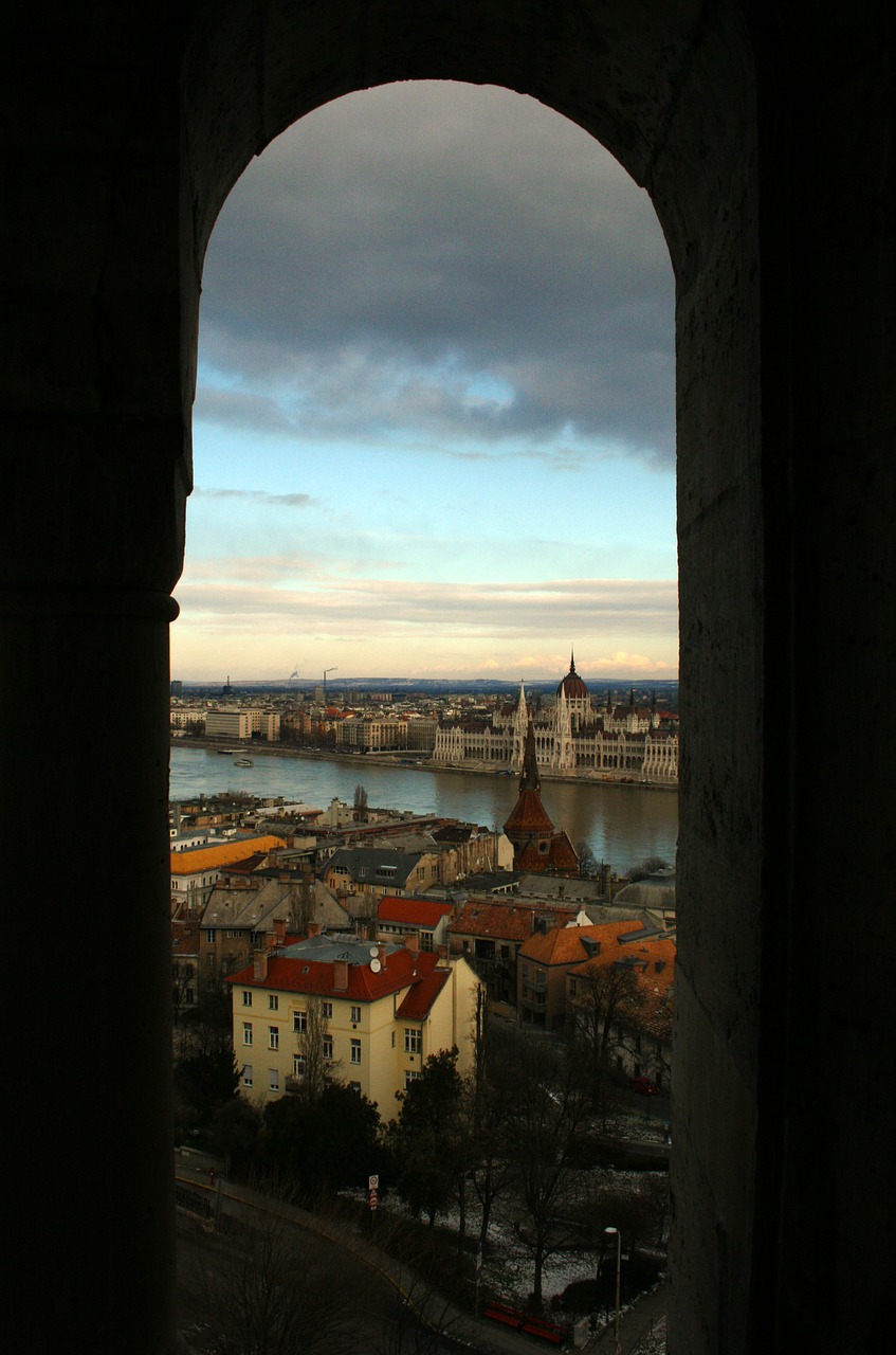 Budapest, Bokštas, Vaizdas, Miestas, Danube, Perspektyva, Šešėlis, Šviesa, Langas, Tamsi