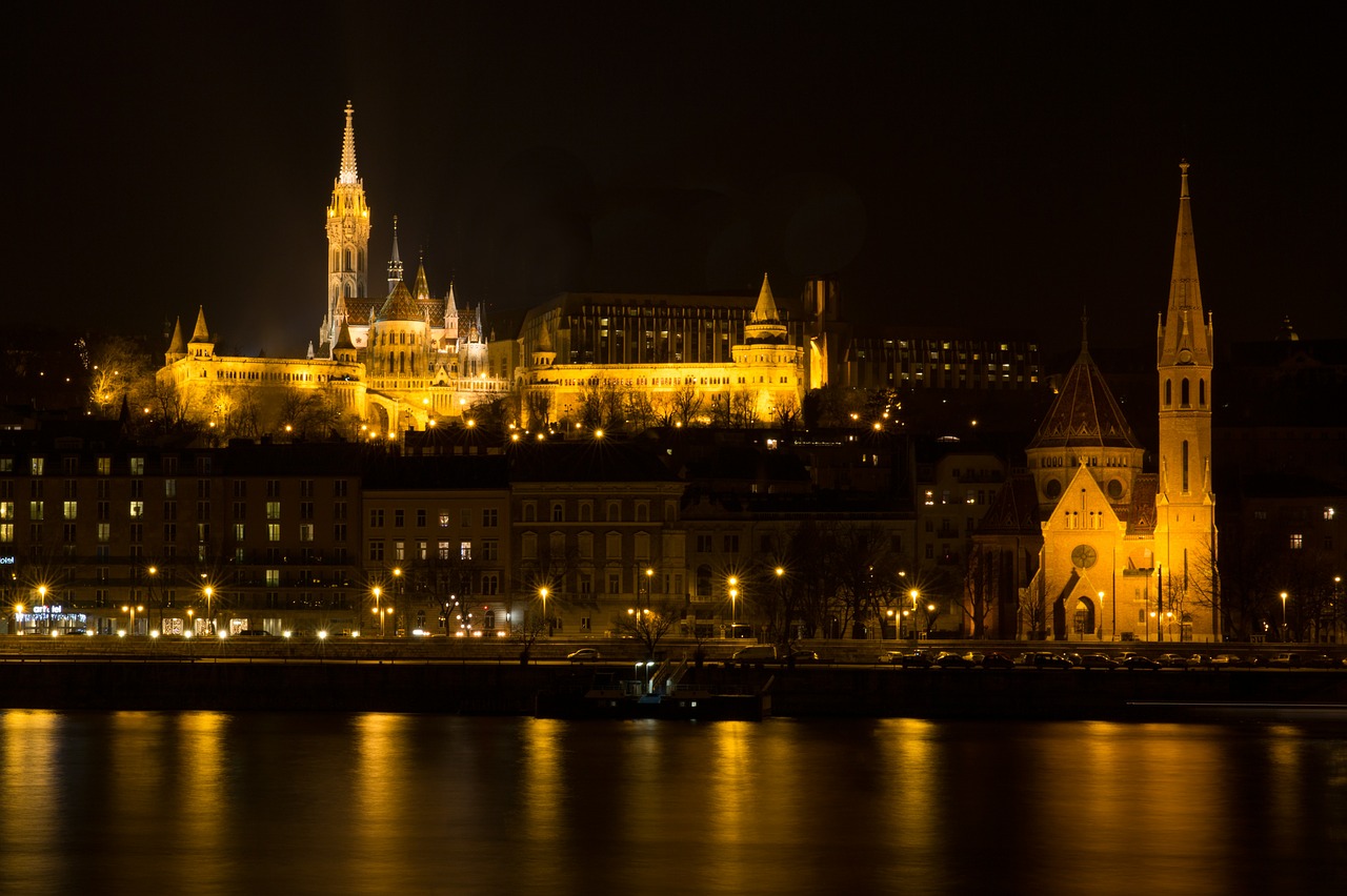 Budapest, Pilis, Naktinis Vaizdas, Vengrija, Žibintai, Pastatas, Miesto Kelionė, Danube, Architektūra, Upė