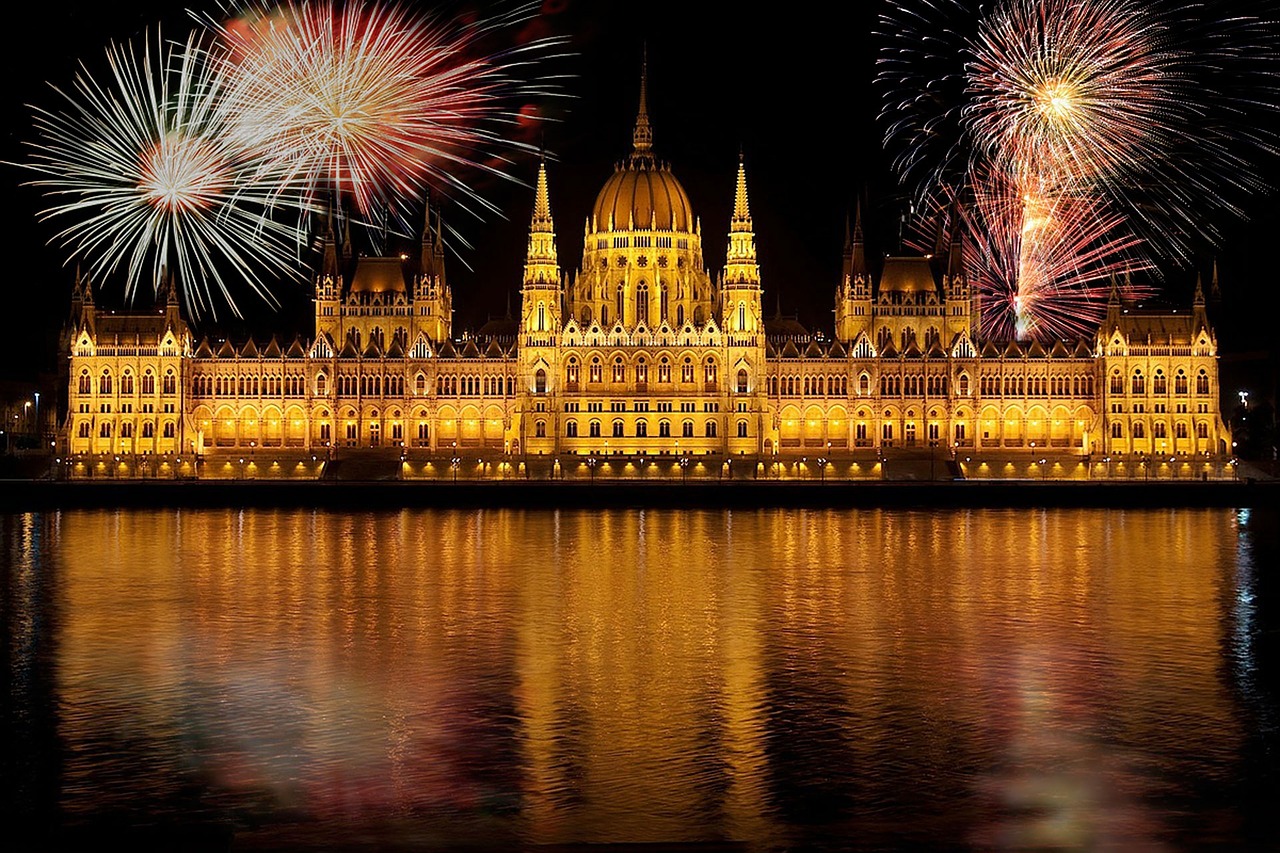 Budapest, Parlamentas, Pagal Vergiją, Fejerverkai, Lichtspiel, Atspindys, Dangus, Upė, Apmąstymai, Vandens Atspindys