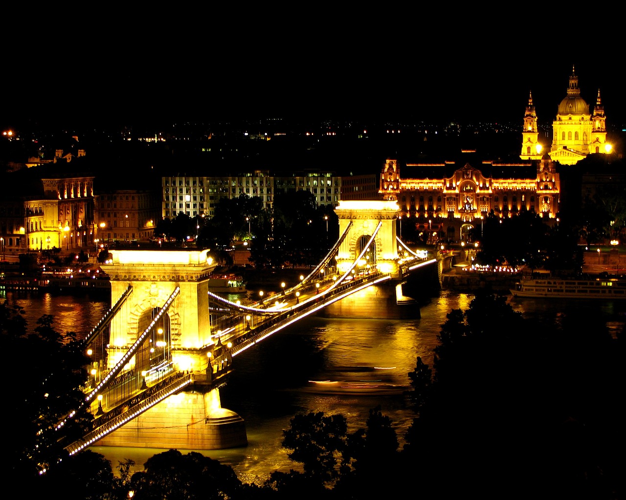 Budapest, Grandinės Tiltas, Naktis, Miesto Šviesos, Europa, Tiltas, Nemokamos Nuotraukos,  Nemokama Licenzija