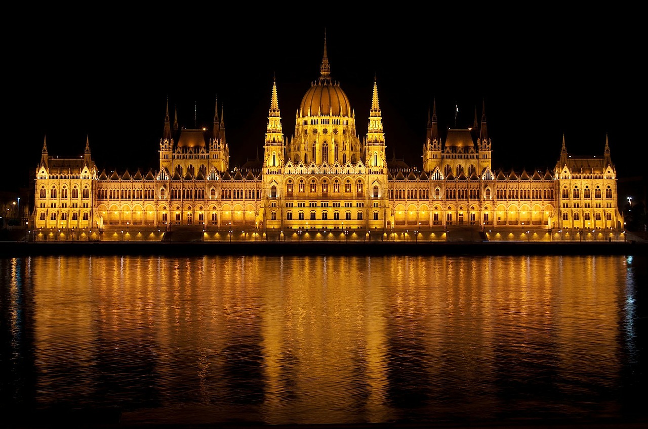 Budapest, Vengrija, Parlamentas, Pastatas, Rūmai, Architektūra, Upė, Ežeras, Vanduo, Apmąstymai