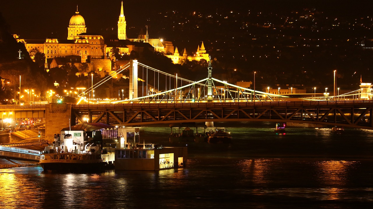 Budapest, Naktį, Tiltas, Žibintai, Naktinė Nuotrauka, Apšvietimas, Upė, Vakare, Miestas, Grandinės Tiltas