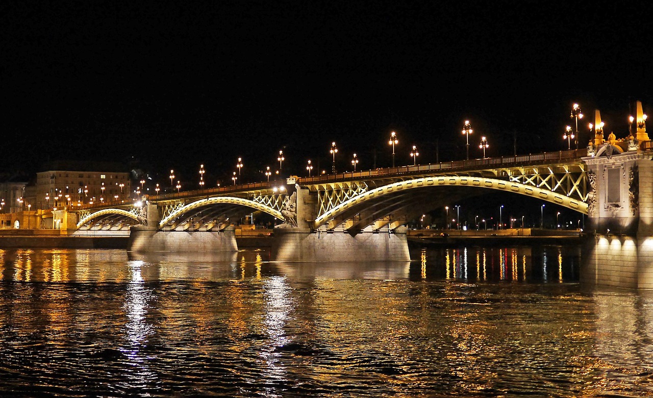 Budapest Naktį, Margaret Tiltas, Apšvietimas, Danube, Naktinis Apšvietimas, Veidrodis, Arkos Tiltas, Y Tiltas, Apšviestas, Miesto Kelionė