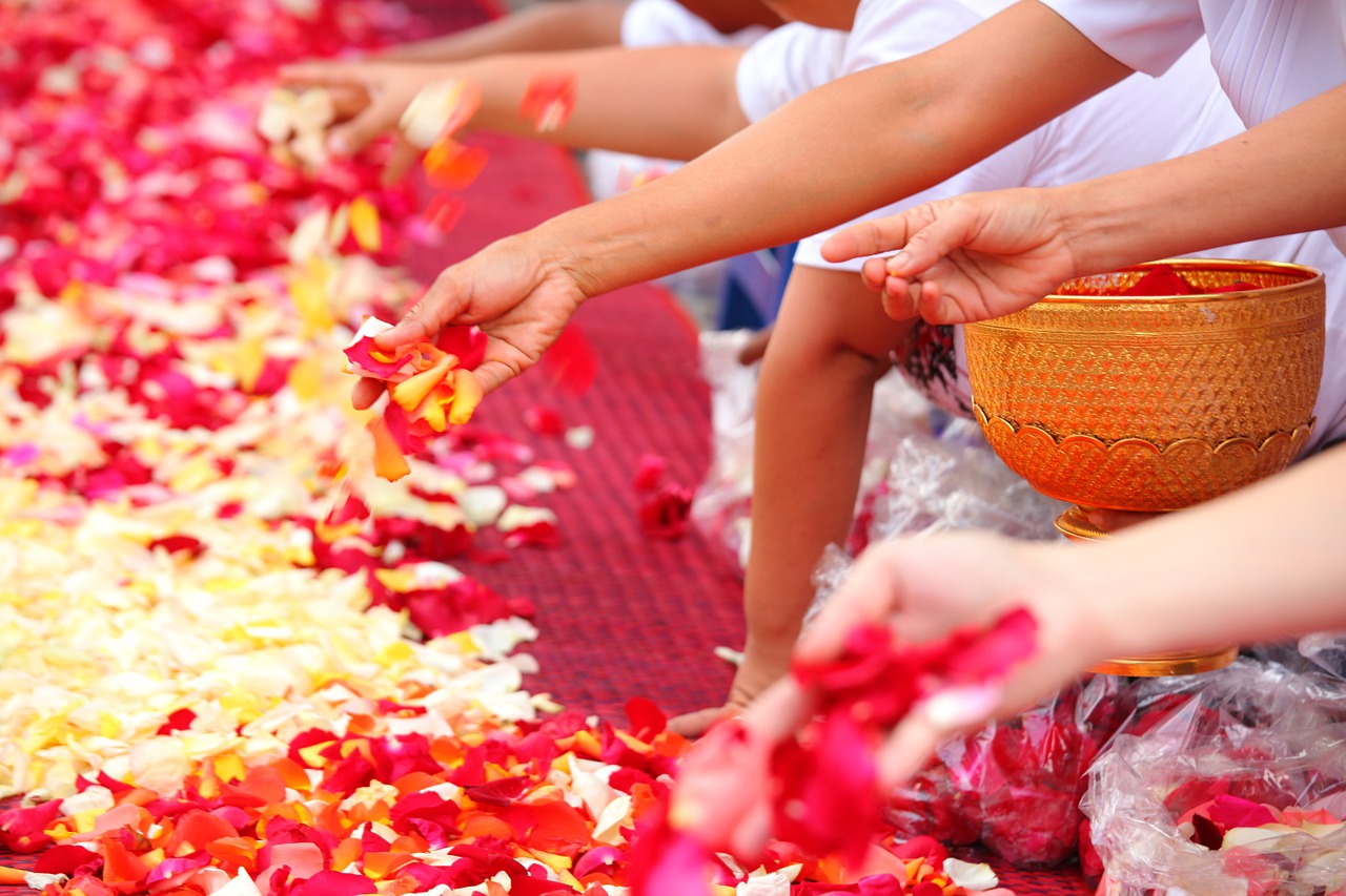 Budistams, Rožių Žiedlapiai, Žmonės, Tailandas, Ceremonija, Tradicija, Grindys, Rankos, Wat, Phra Dhammakaya