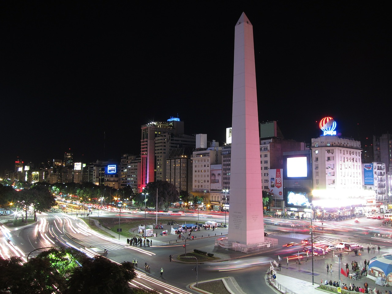 Buenos Airės, Argentina, Obeliskas, Miestas, Kapitalas, Gatvė, Paminklas, Eismas, Žibintai, Miesto