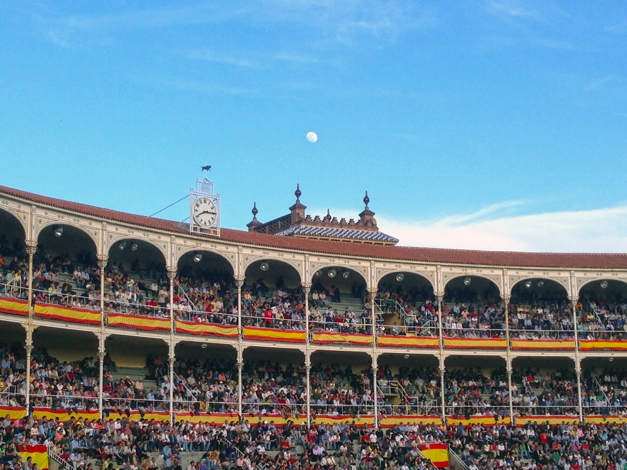 Bullring, Mėnulis, Ispanų Vėliava, Laikrodis, Nemokamos Nuotraukos,  Nemokama Licenzija