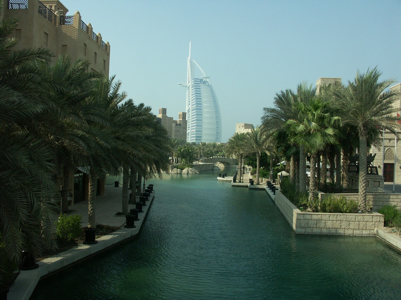 Burj Al Arab, Dubai, Viešbutis, Pastatas, Architektūra, Uae, U E E, Vanduo, Palmės, Nemokamos Nuotraukos