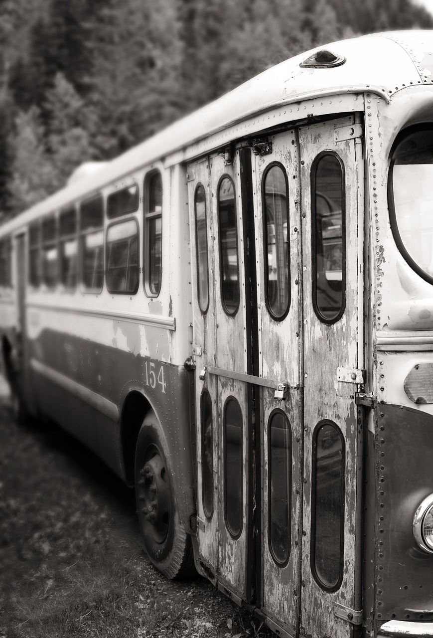 Autobusas, Vintage, Lupimasis, Dažyti, Raudona, Balta, Vežimėlis, Retro, Gabenimas, Transporto Priemonė