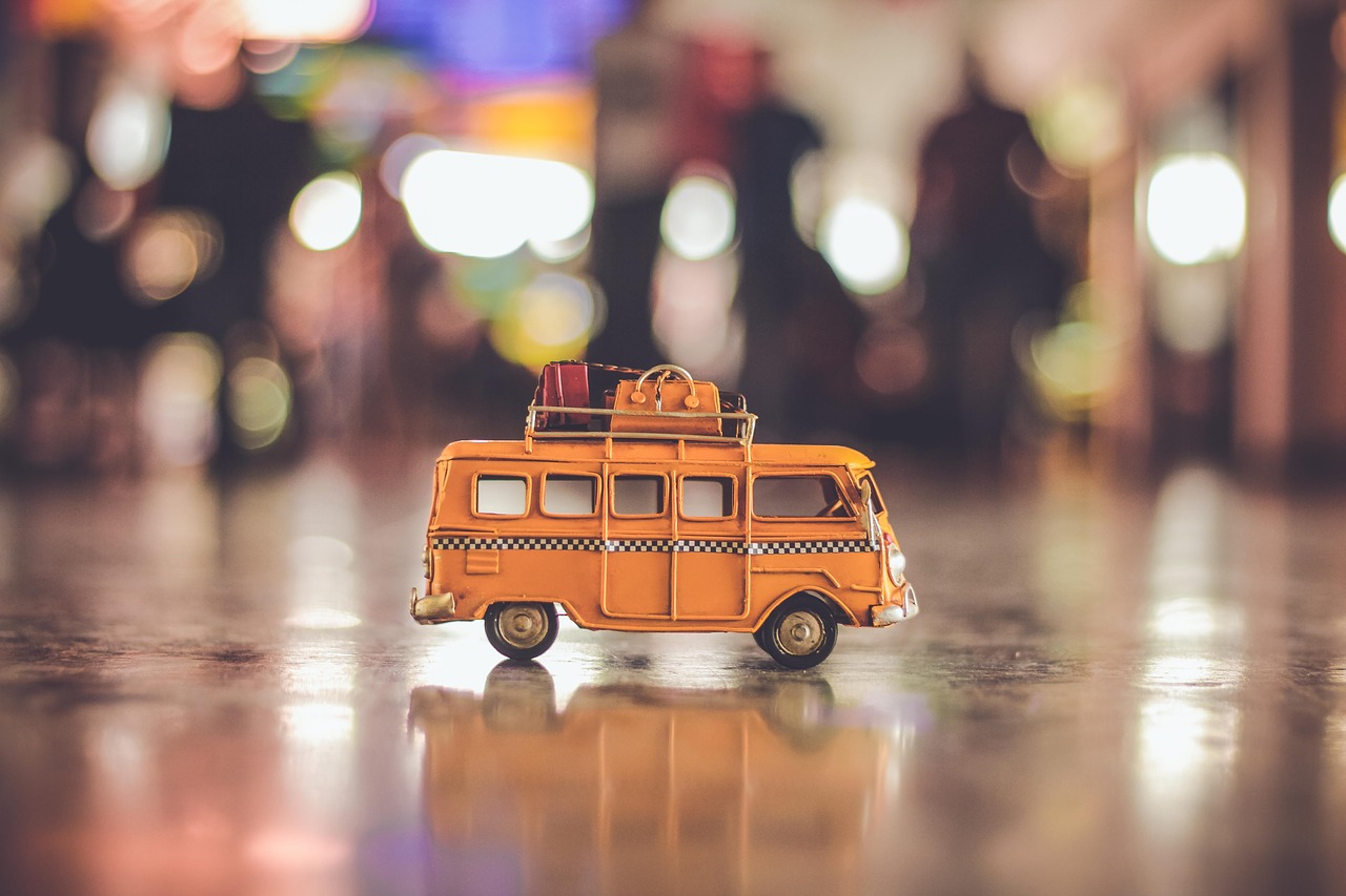 Autobusas, Transporto Priemonė, Žaislas, Kelionė, Atspindys, Blur, Nemokamos Nuotraukos,  Nemokama Licenzija