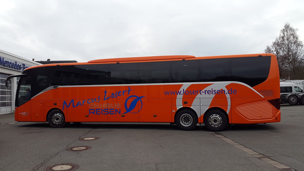 Autobusas, Oranžinė, Dangus, Debesys, Kelionė, Stovėti, Transporto Priemonė, Šventė, Setra, Reklama