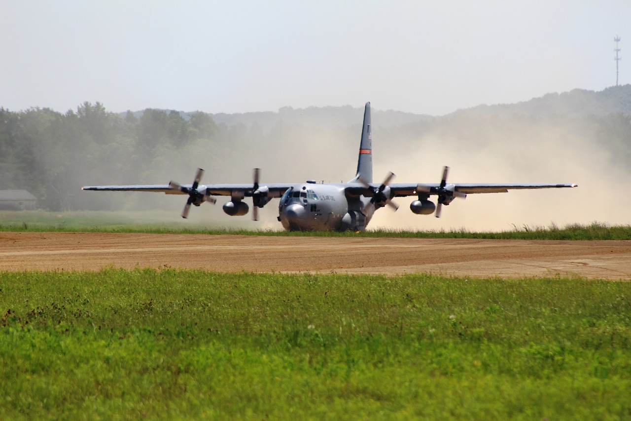 C-130 Hercules, Krovininiai Orlaiviai, Krovininis Transportas, Judėjimas, Laivyba, Nusileidimas, Kilimas, Nemokamos Nuotraukos,  Nemokama Licenzija