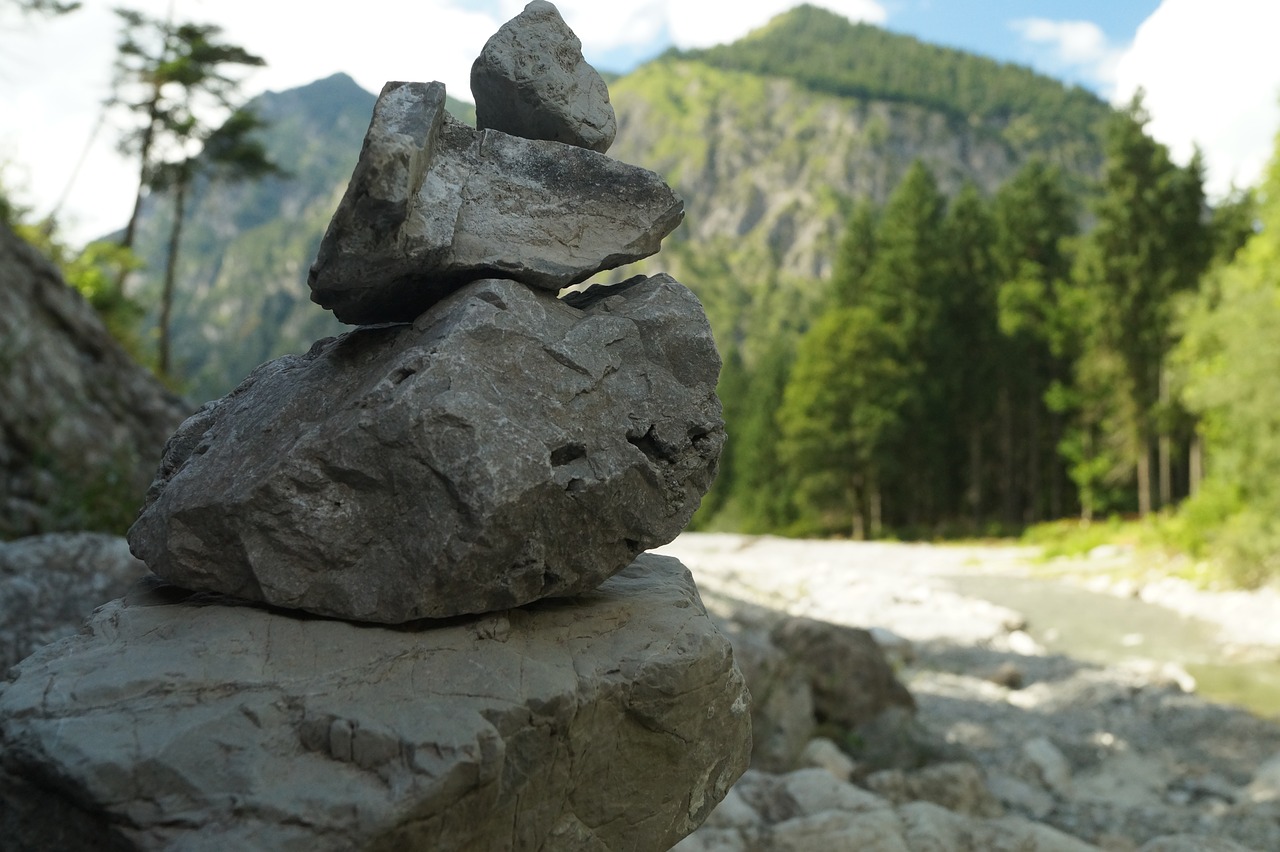 Звук камня. Камень. Каменный камень. Камень обычный. Одиночные камни.