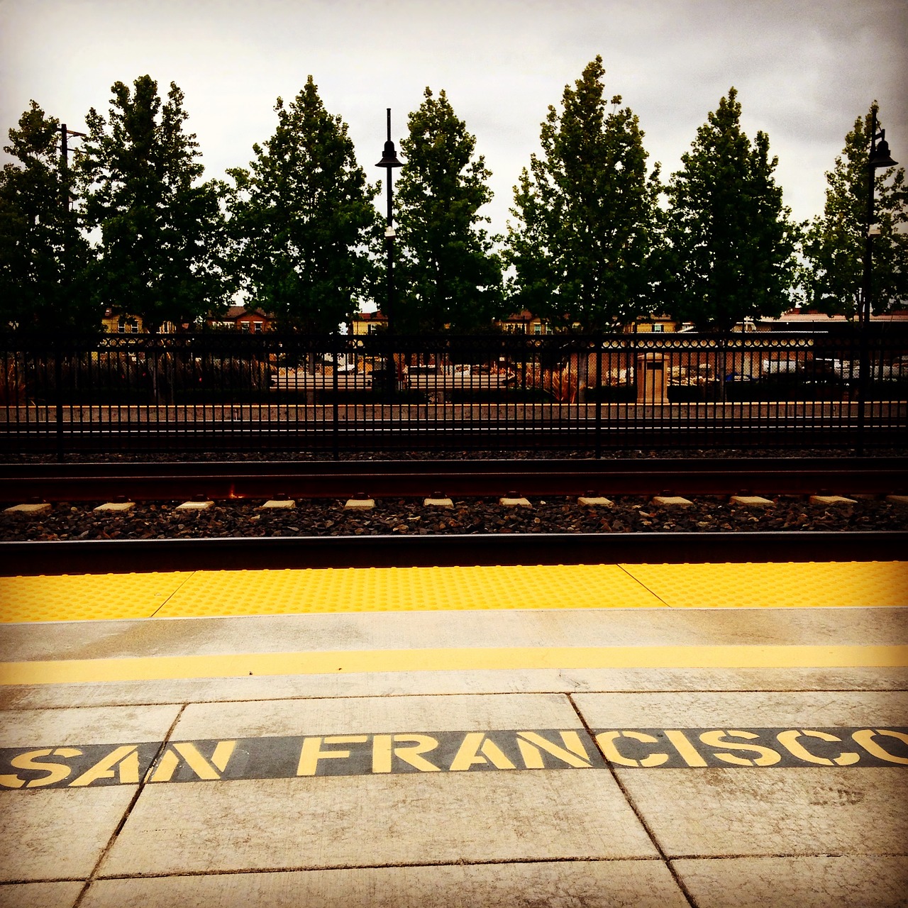 Caltrain, Platforma, Nuo Šiaurės Pusės, San Franciskas, Medžiai, Takelius, Stotis, Geležinkelis, Geležinkelis, Geležinkelis