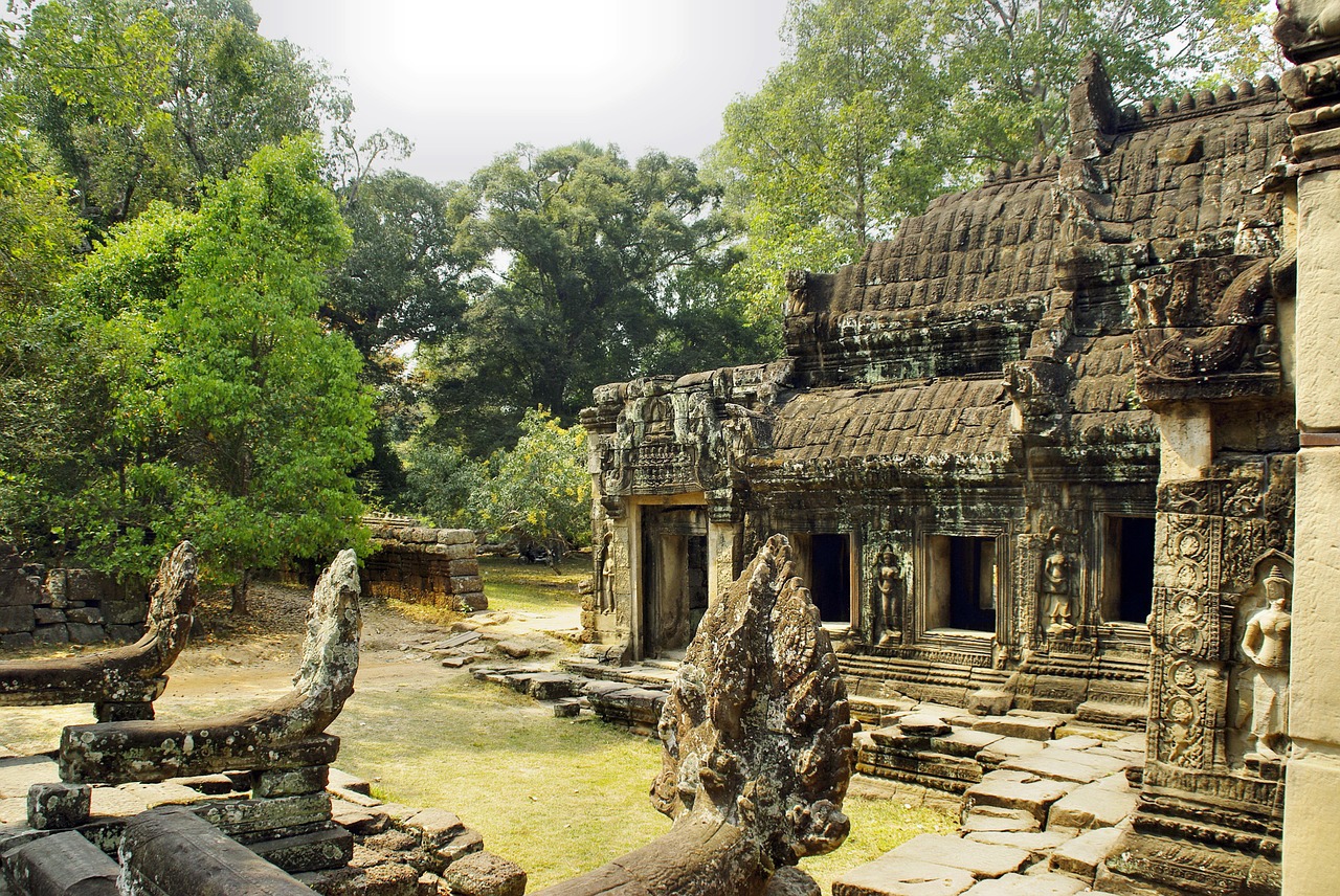 Kambodža, Angkor, Šventykla, Bantaey Srei, Sugadinti, Šventyklos Moterys, Archeologija, Religija, Statulos, Durys