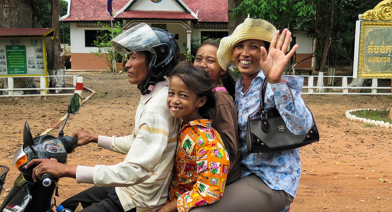 Kambodža, Asija, Siem Grižti, Motociklas, Šeima, Banga, Linksmas, Juoktis, Nemokamos Nuotraukos,  Nemokama Licenzija