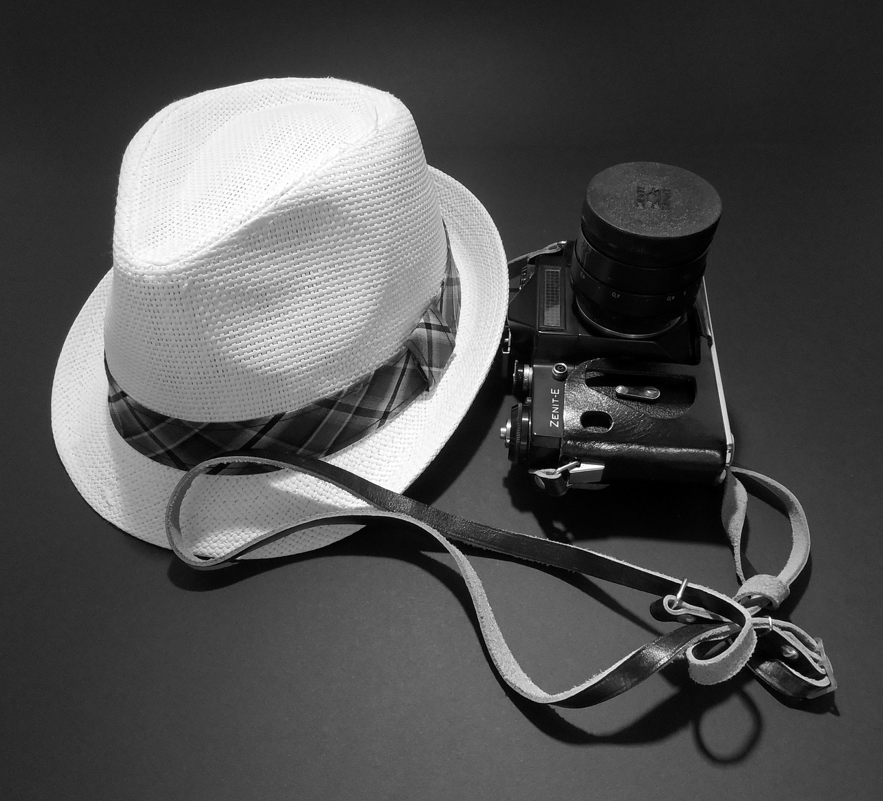 Fotoaparatas, Retro, Nostalgija, Fotoaparatas, Nuotrauka, Retro Išvaizda, Vintage, Nostalgiškas, Skrybėlę, Šiaudinė Skrybelė