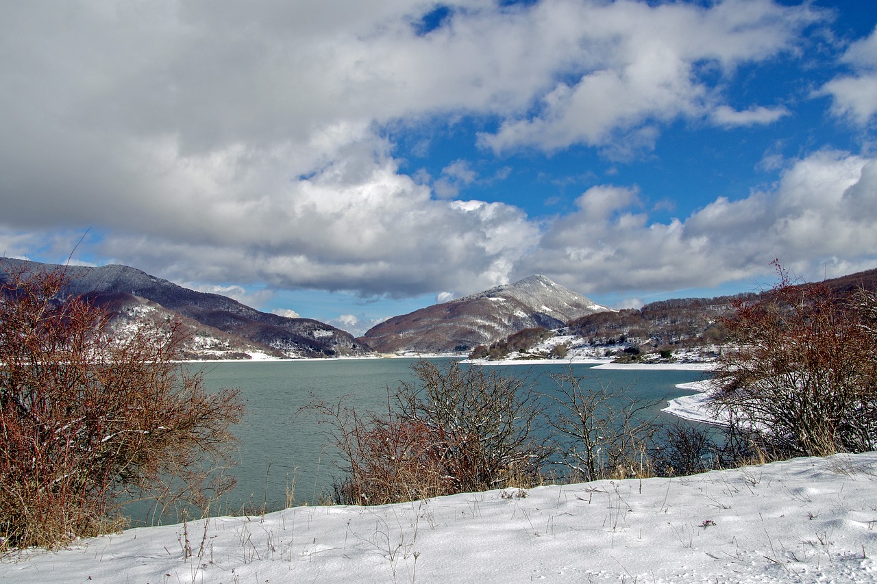 Campotosto, Laquila, Abruzzo, Italy, Abruzzo Nacionalinis Parkas, Abruzzo Nacionalinis Parkas, Gran Sasso, Apennines, Kalnas, Kraštovaizdis