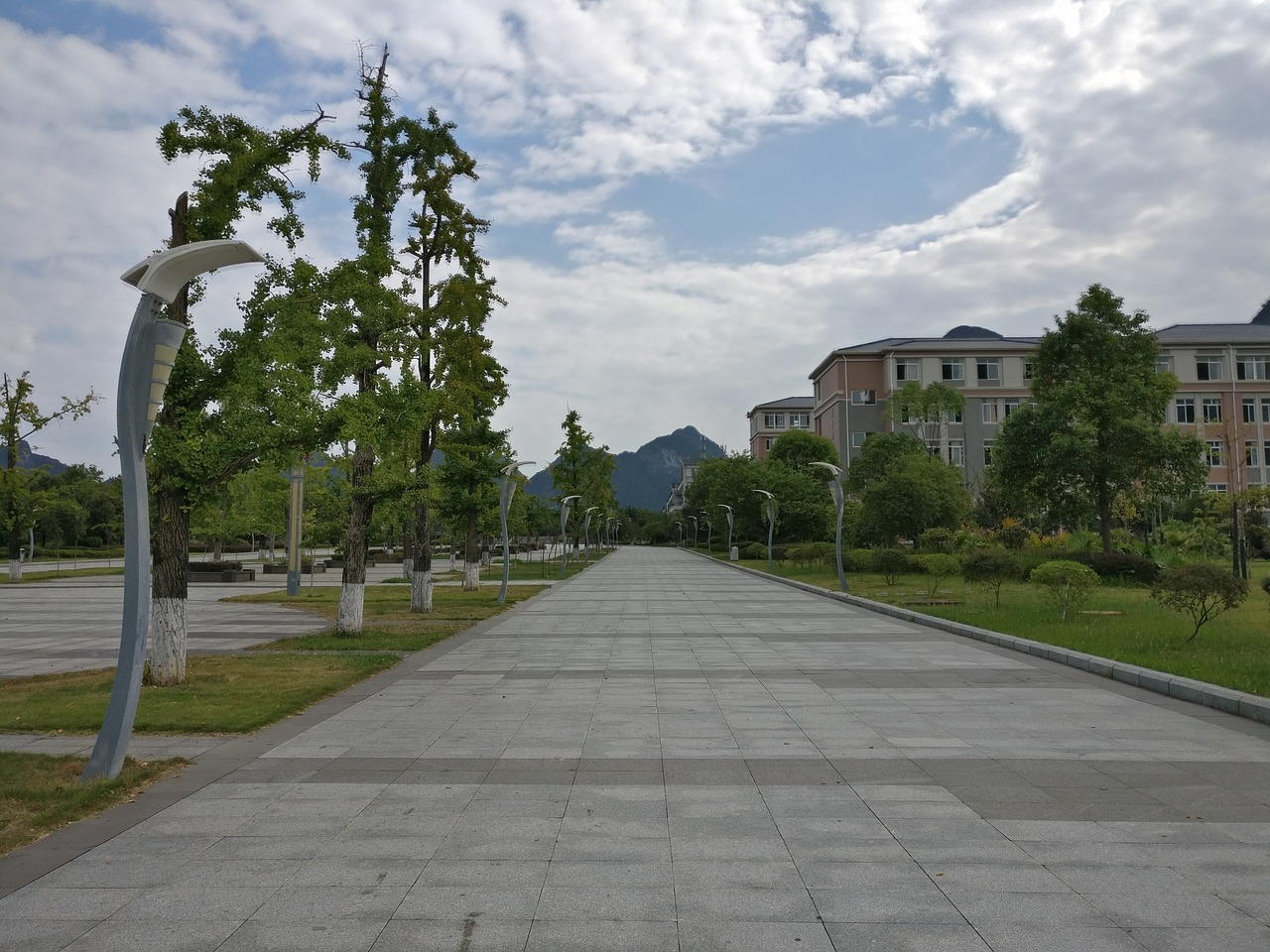 Campus, Guilin Universitetas Elektroninių Technologijų, Mėlynas Dangus Ir Balti Debesys, Nemokamos Nuotraukos,  Nemokama Licenzija