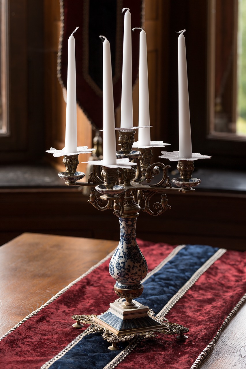 Candelabra,  Žvakės,  Apdaila,  Senas,  Senovinis,  Elegantiškas,  Interjeras,  Klasikinis, Nemokamos Nuotraukos,  Nemokama Licenzija