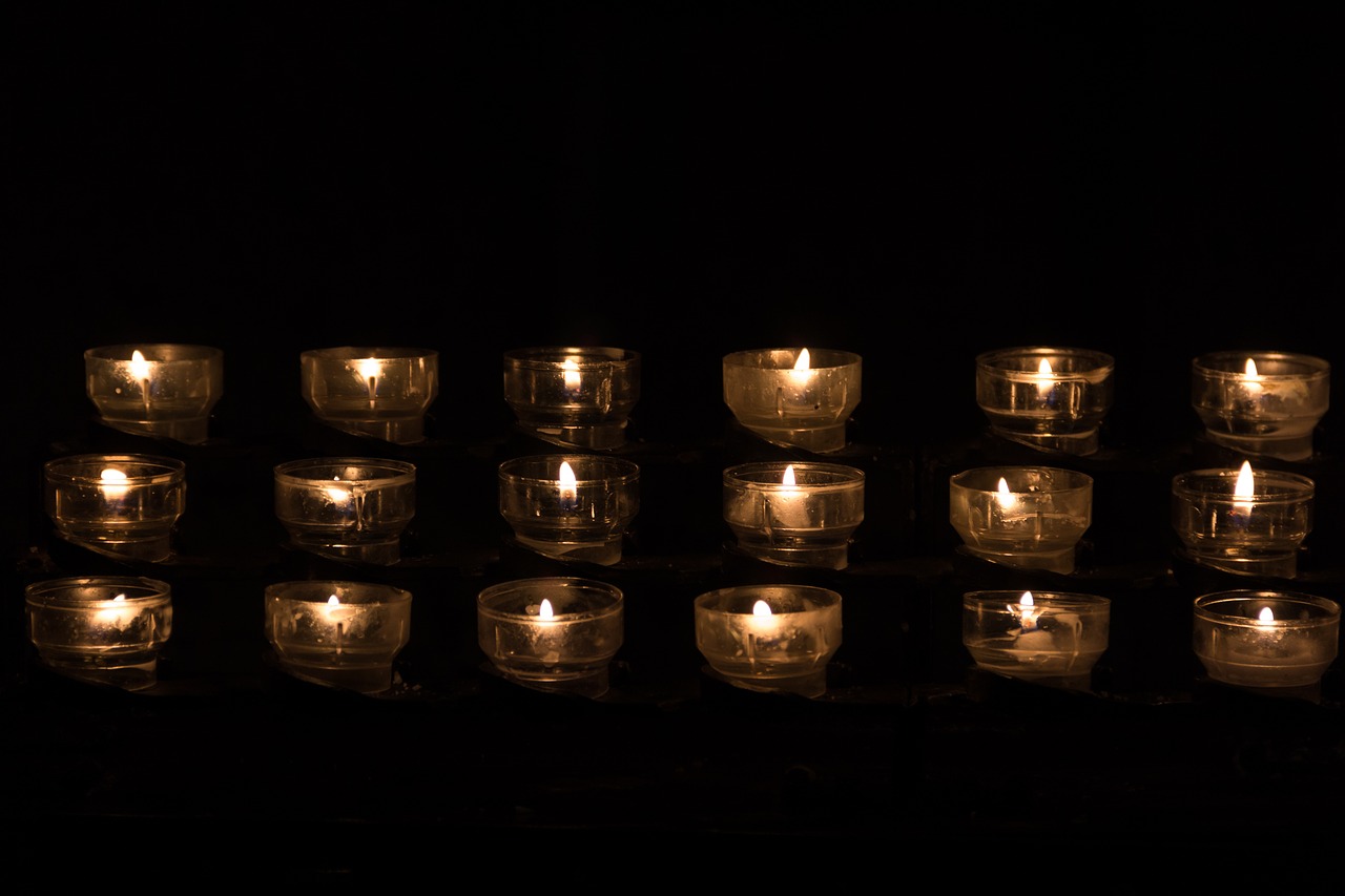 Žvakė, Žvakių Šviesa, Tealight, Bažnyčia, Bažnyčios Paslaugos, Apšvietimas, Apšviesti, Šviesus, Šviesa, Žibintai