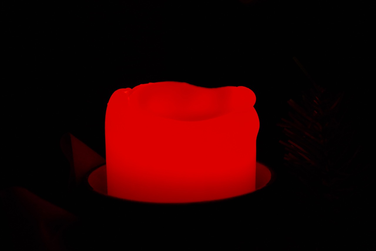 Žvakė, Raudona, Šviesus, Vaškinė Žvakė, Adventas, Jaukus, Tylus, Atvykimo Vainikas, Vaškas, Kalėdos