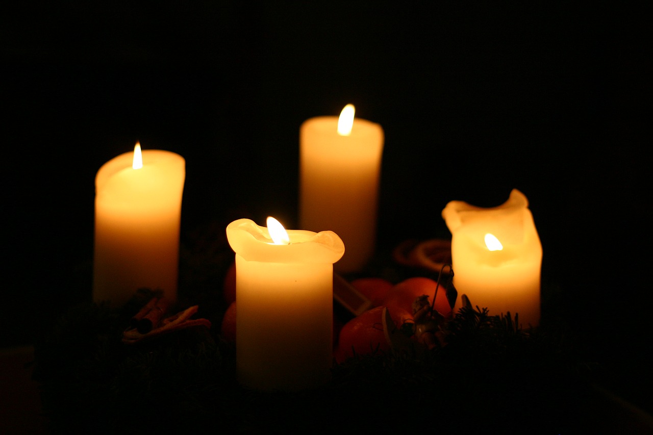 Žvakių Šviesa, Žvakės, Kalėdos, Šviesa, Vaško Žvakės, Geltona, Nemokamos Nuotraukos,  Nemokama Licenzija