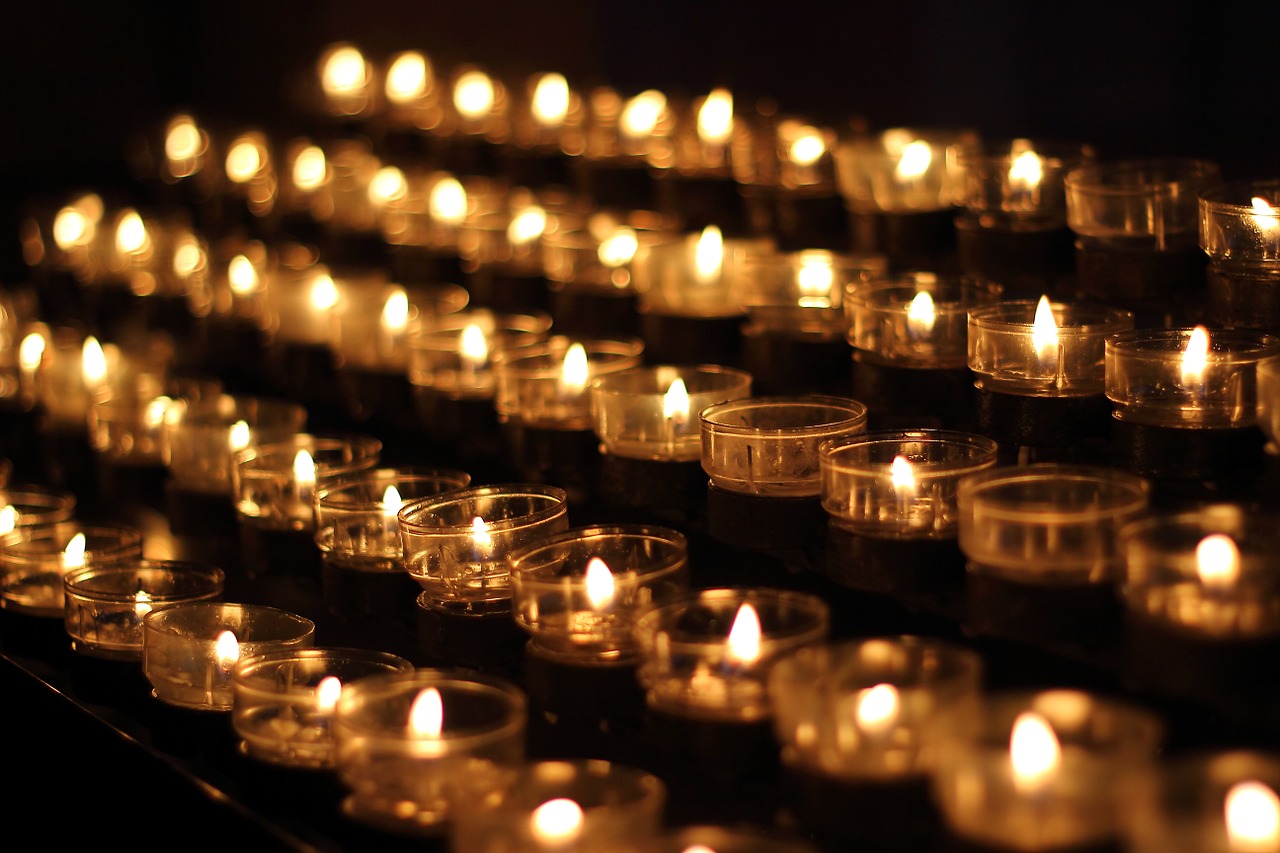 Žvakių Šviesa, Žvakės, Bažnyčia, Malda, Žibintai, Auka Žvakės, Aukos Žiburiai, Meditacija, Arbatos Žvakės, Atmintis