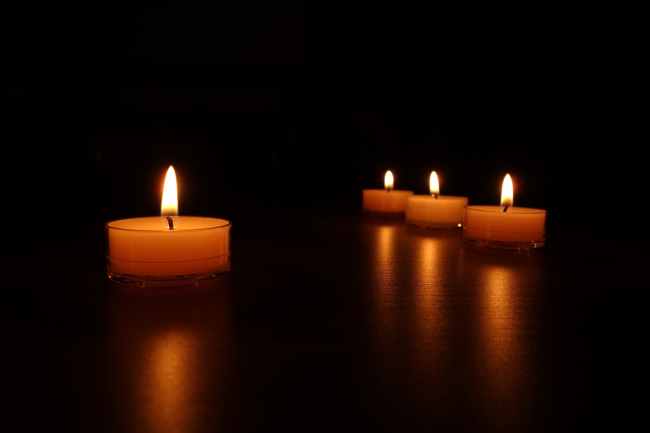 Žvakių Šviesa, Žvakės, Romantiškas, Šviesa, Vaškas, Žvakidė, Wick, Romantika, Nuotaika, Arbatos Žvakės