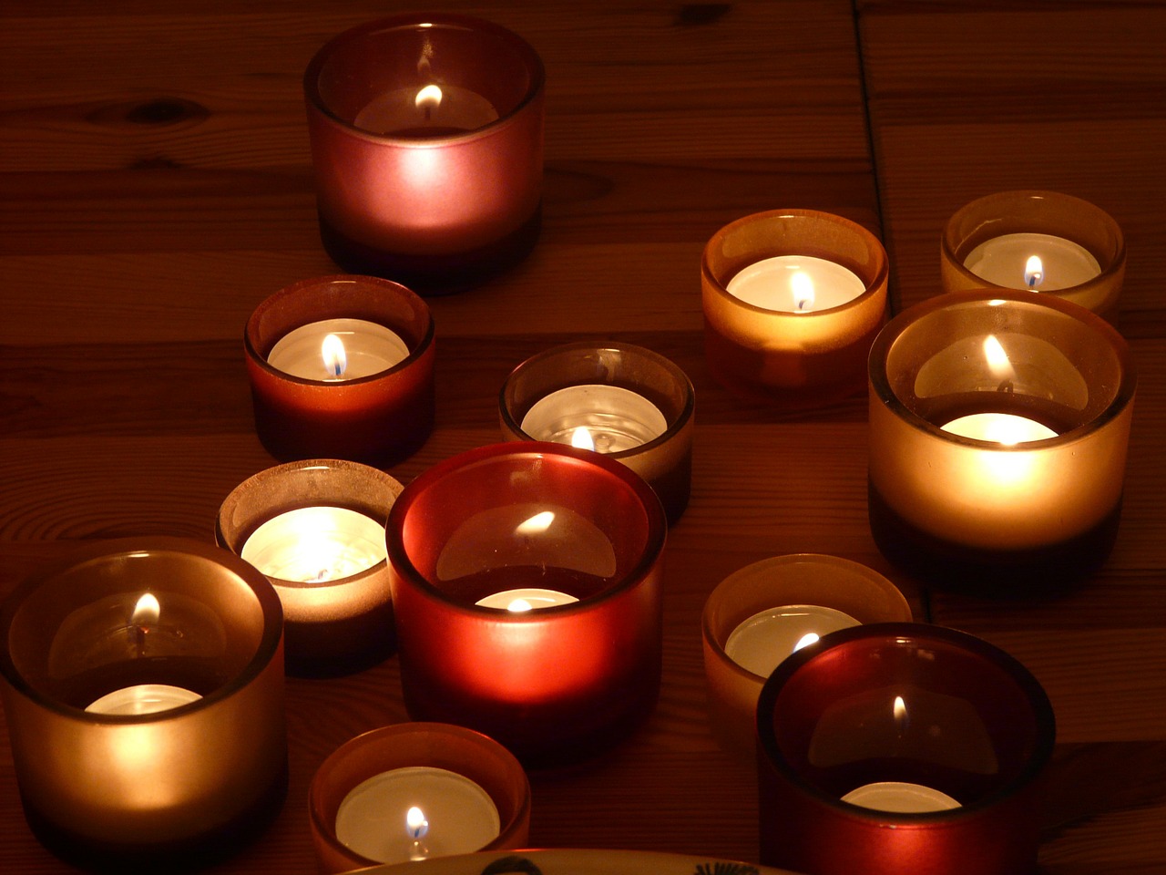 Žvakės, Žvakių Šviesa, Šviesa, Vaškas, Žvakidė, Arbatos Žvakės, Nemokamos Nuotraukos,  Nemokama Licenzija