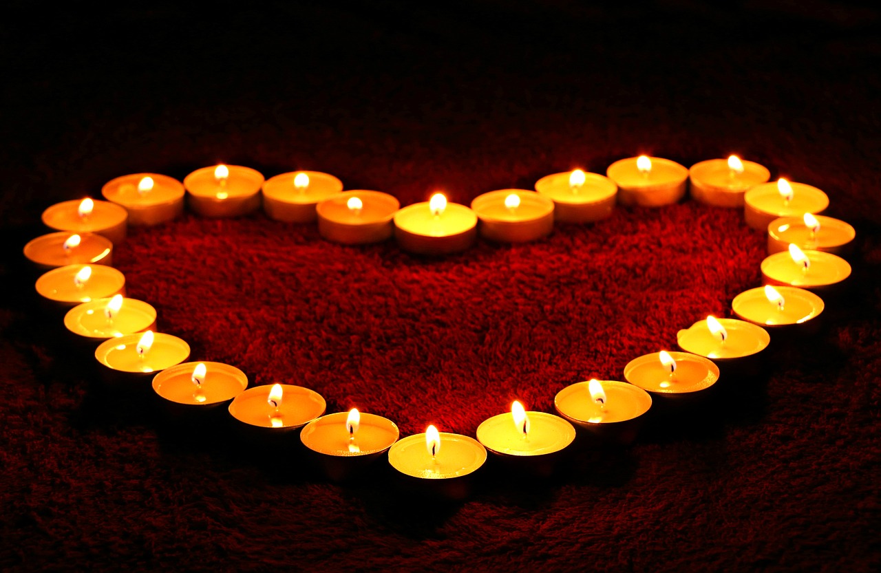Žvakės, Širdis, Liepsna, Meilė, Valentine, Romantika, Ugnis, Raudona, Simbolis, Atvirukas