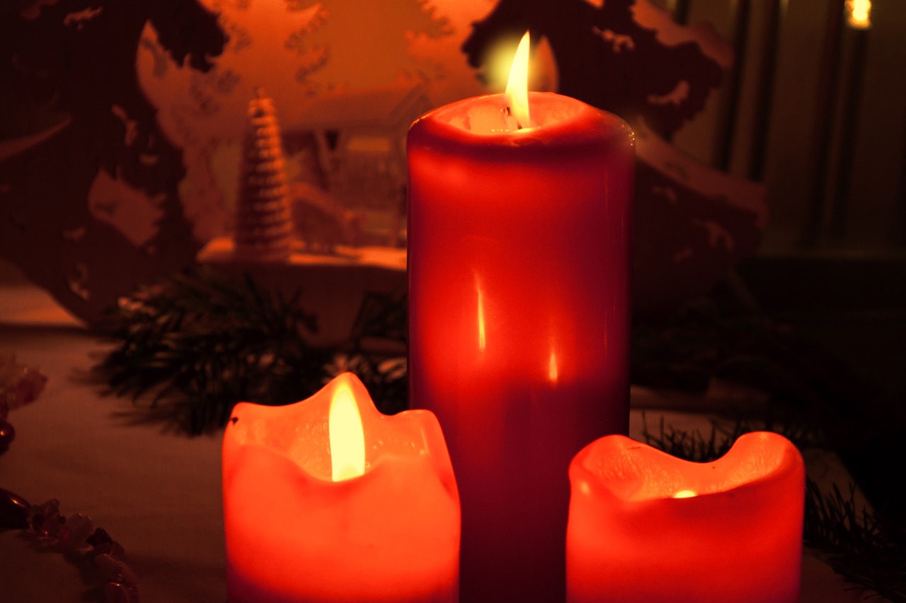 Žvakės, Žvakių Šviesa, Mirgėjimas, Kalėdos, Adventas, Apdaila, Kalėdų Puošimas, Kalėdų Motyvas, Žiema, Žiemos Laikas