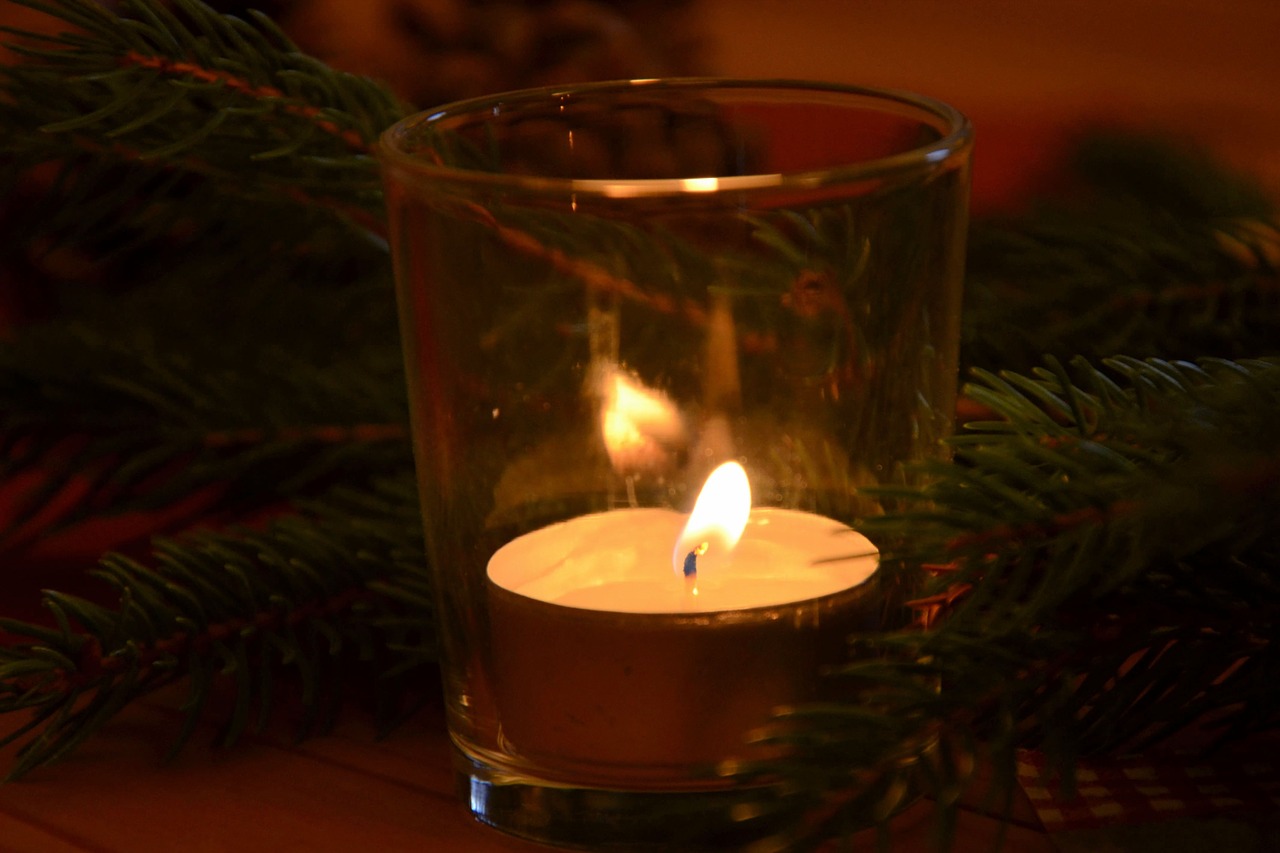 Žvakės, Žvakių Šviesa, Mirgėjimas, Kalėdos, Adventas, Apdaila, Kalėdų Puošimas, Kalėdų Motyvas, Žiema, Žiemos Laikas