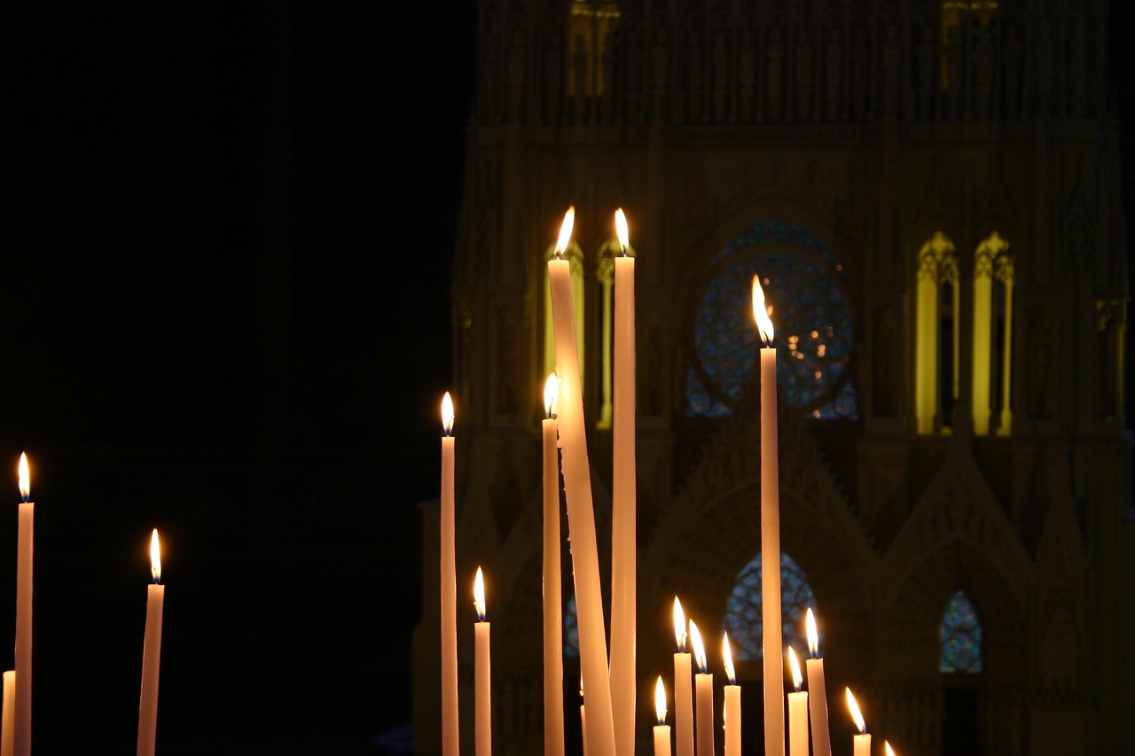 Žvakės, Tikėjimas, Reimso Katedra, Religija, Malda, Šviesa, Architektūra, Garbinimas, Nemokamos Nuotraukos,  Nemokama Licenzija