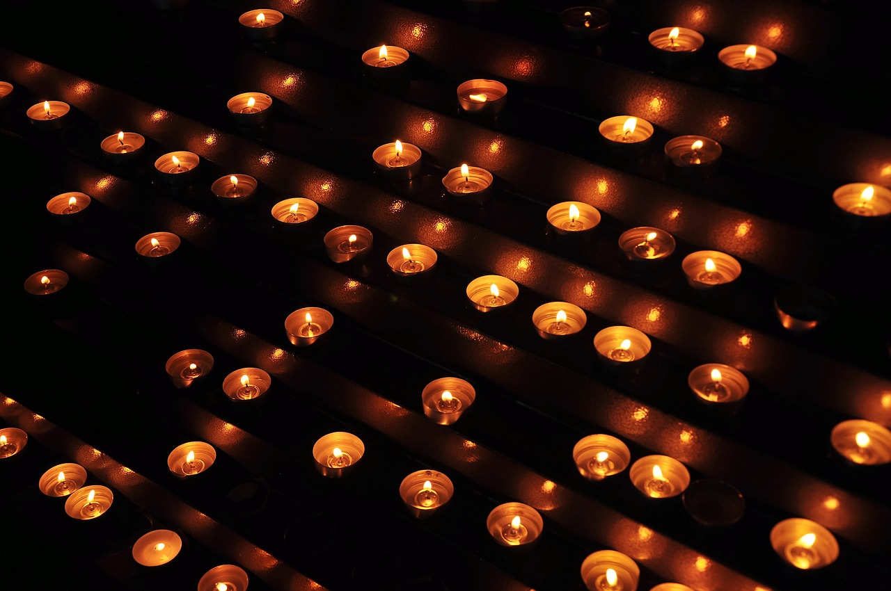 Žvakės, Bažnyčia, Malda, Arbatos Žvakės, Šviesa, Tikėjimas, Žvakių Šviesa, Žibintai, Katalikų, Katedra
