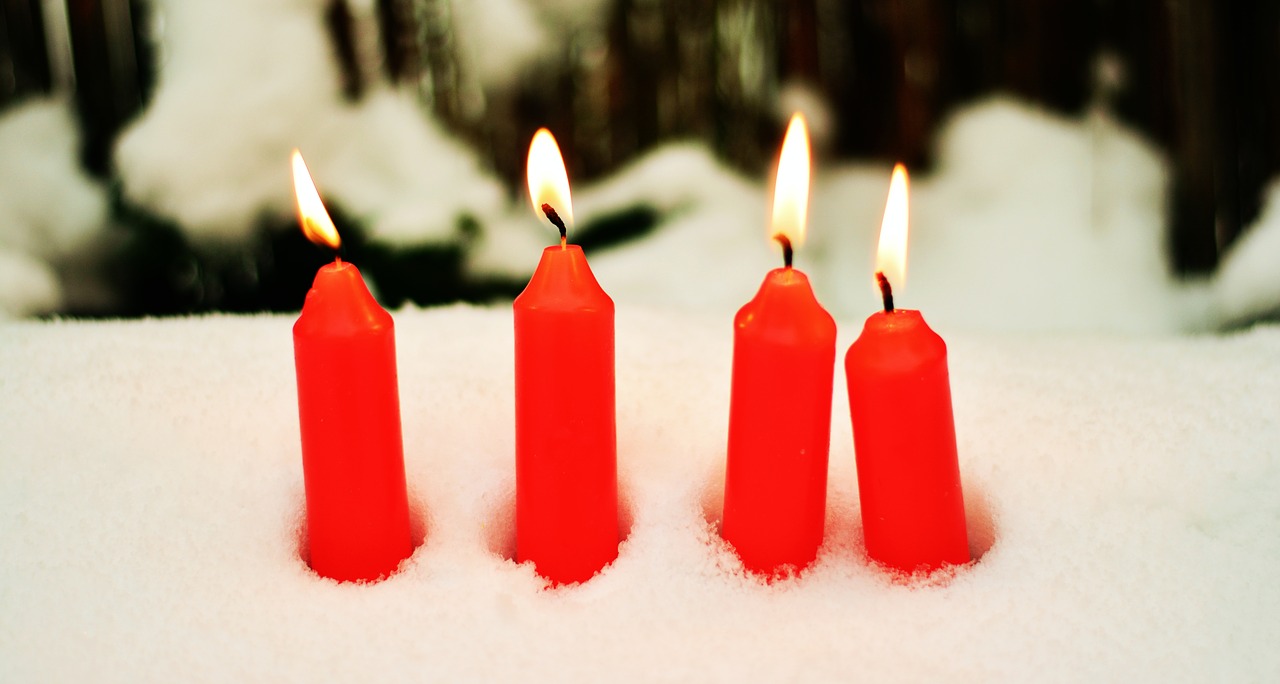 Žvakės, Raudonos Žvakės, 4 Žvakės, 4, Adventas, Sniegas, Žiema, Kalėdų Laikas, Žvakių Šviesa, Liepsna