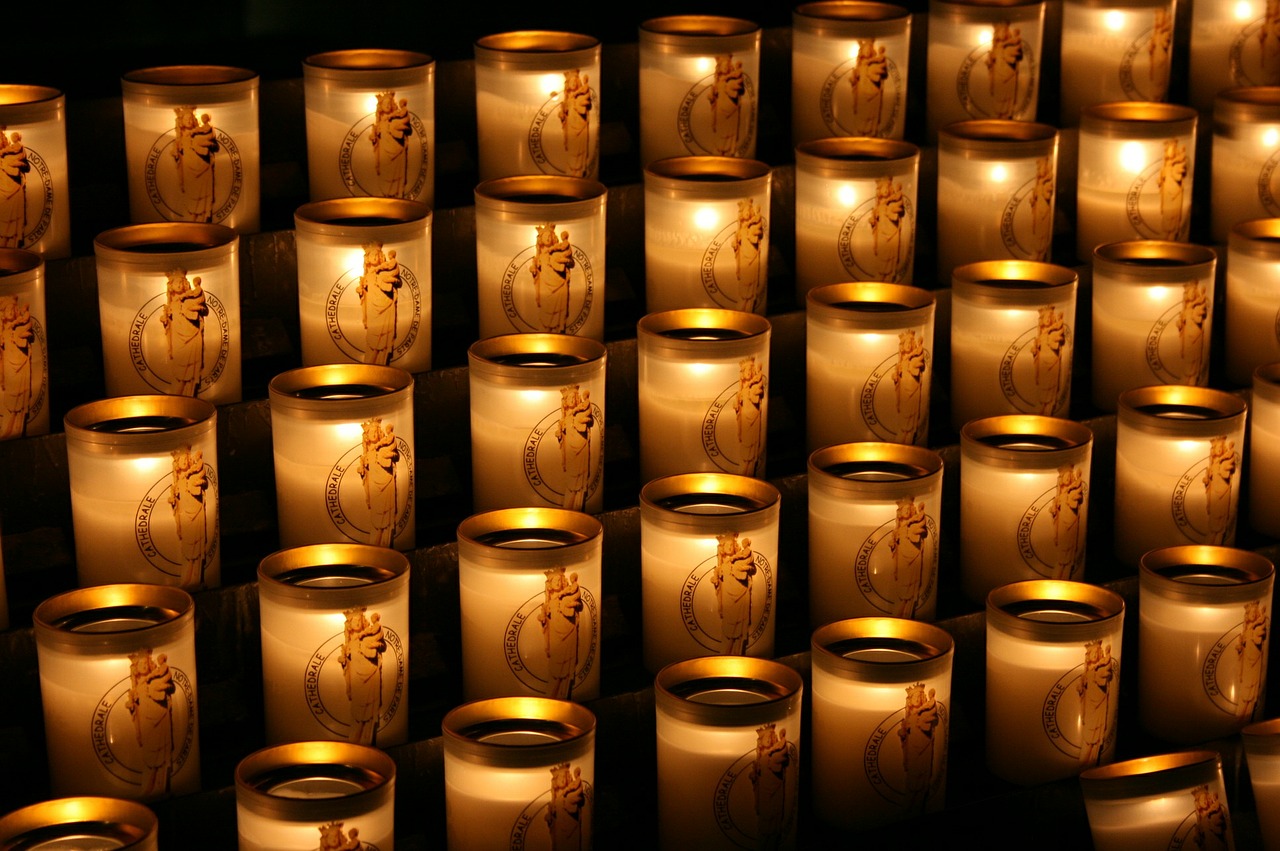 Žvakės, Apšviesta Žvakė, Notre Dame De Paris, Pažadas, Tikėjimas, Nemokamos Nuotraukos,  Nemokama Licenzija
