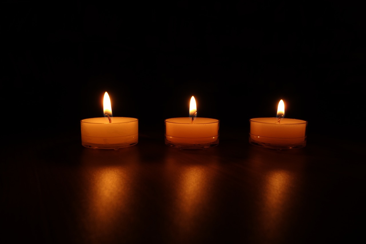 Žvakės, Žvakių Šviesa, Šviesa, Vaškas, Žvakidė, Wick, Romantika, Nuotaika, Arbatos Žvakės, Atmosfera